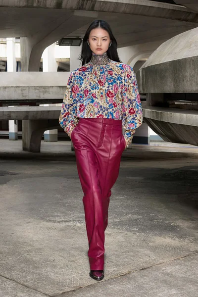 Look 10